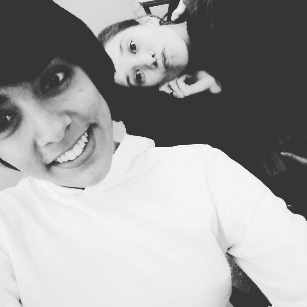 luciabaraira's tweet photo. Con la puta @MeliLopez8 https://t.co/f85kRT6dLC
