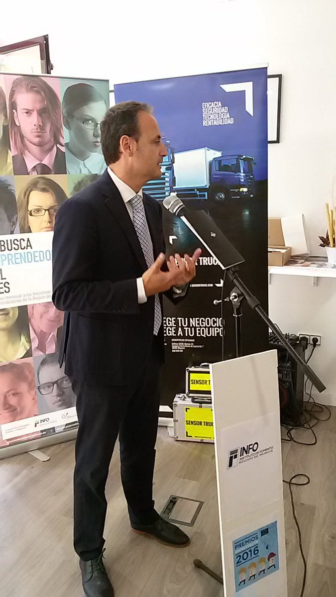 CEEICT's tweet photo. Entrega Premios Emprendedor del mes. Comunia.me, Rapsodia y Sensor.Truck @rsinfo_INFO @ceeict @CEEIM_MURCIA https://t.co/UiJZ7HhrrN