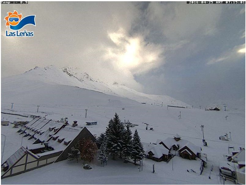 CasadeMalargue's tweet image. #BuenLunes así está el Valle de Las Leñas hoy! #LLsnow también nevó mucho en la ciudad de #Malargüe!