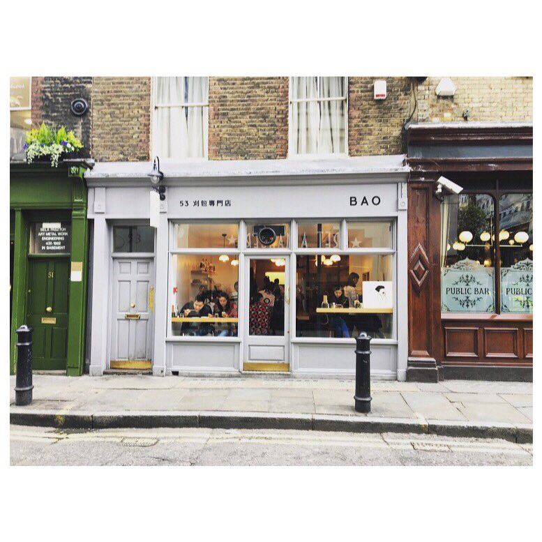 LoveFoodLondon's tweet photo. @bao_london so much love for the bun!!Queuing on a Monday-worth the wait💚 #baolondon #steamedbunlove 💚 #londonfoodie https://t.co/DqDPNglofS