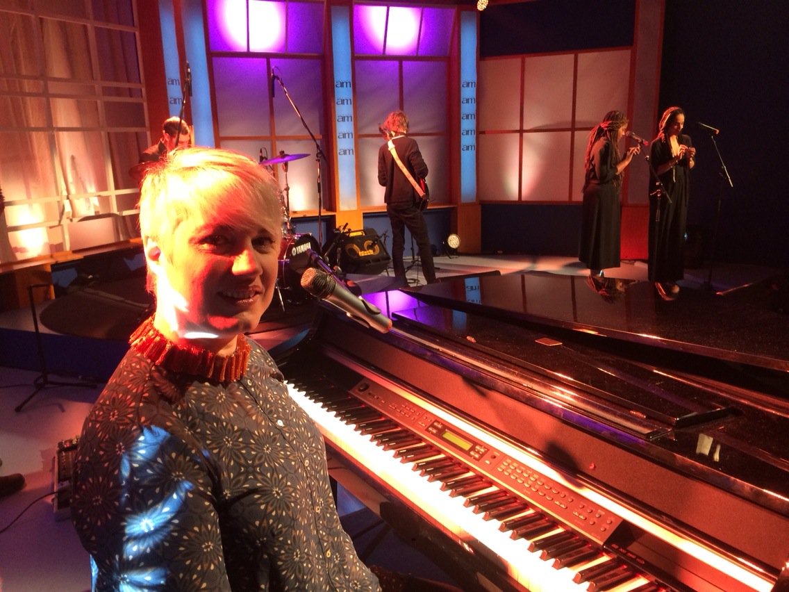 suehincenbergs's tweet photo. Warning up the #AMSoundstage #NovaScotia native @Erincostelo is on @CTVCanadaAM at 850. Start ur week off right! https://t.co/qwuhL5tZUI