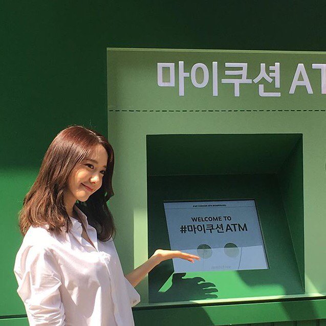 [PIC][25-04-2016]YoonA ghé thăm cửa hàng của "Innisfree 'My Cushion ATM'" vào trưa nay Cg4FrW7XEAEia9G