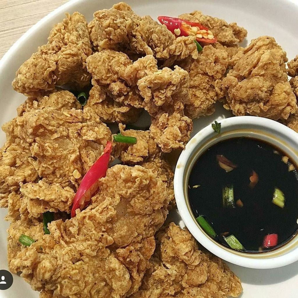 How about ending today with our Spicy Spare Ribs and cold beer? Photo courtesy of <a href="/joelclavio/">Joel Clavio</a> #foodph #yummyph #ins…