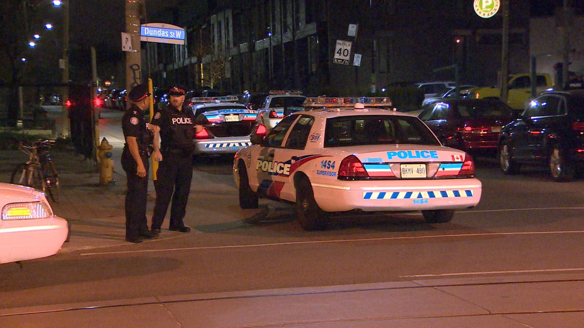 LateNightCam's tweet photo. Shooting - #Uber driver struck by a stray bullet, while driving past a fight outside a bar on Dundas near Euclid. https://t.co/EMAj0O3mKh