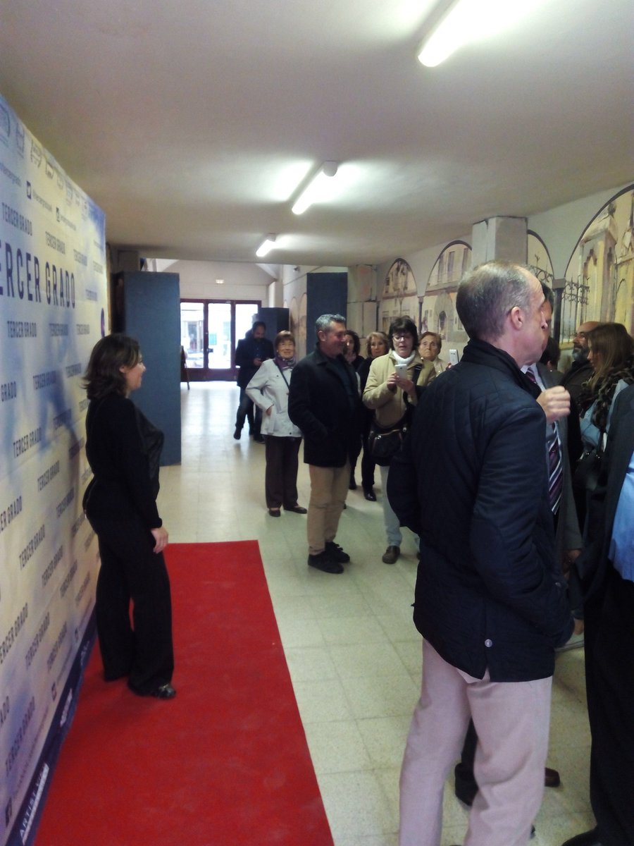 DEL CENTRE
Èxit del passi de <a href="/tercergradopeli/">TERCER GRADO</a> al @CentreMoral. 250 espectadors ocupen catifa vermella i photocall