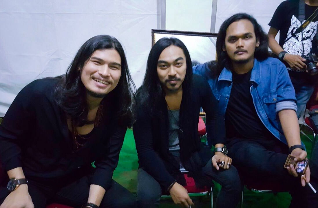 Bertemu lagi dengan mereka, kali ini sepanggung bareng seru2an..
<a href="/WarnerMusicID/">WarnerMusicID</a> @DiDevirzha <a href="/Randaoktovandy/">Randa Oktovandy</a>
