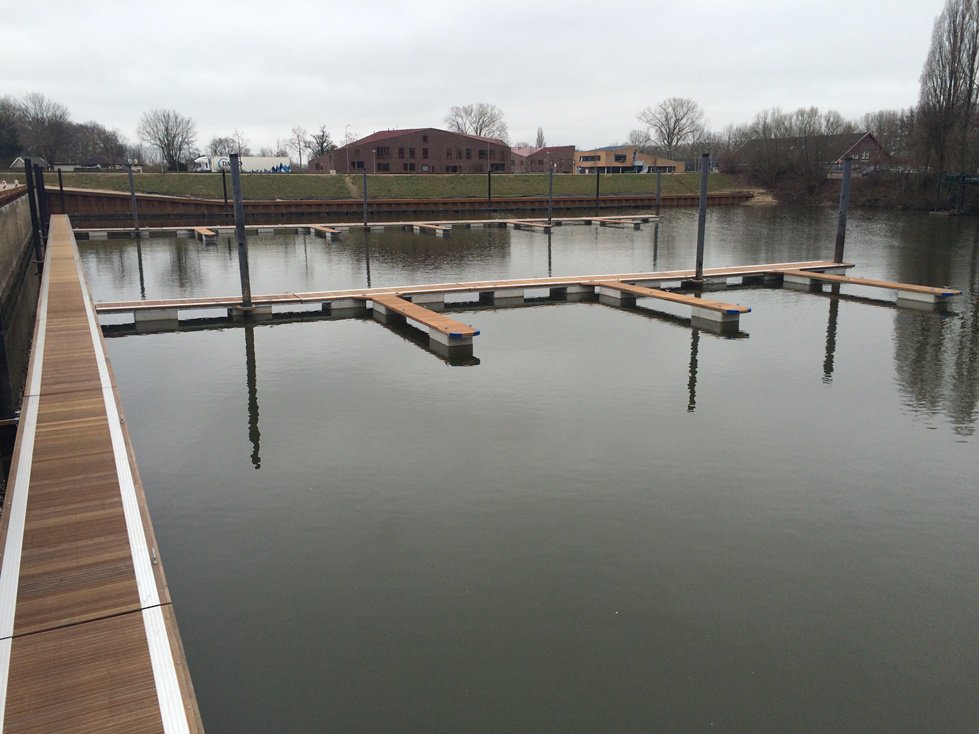 Moderne ligplaatsen in Doesburg voor opdrachtgever Van Heteren. 
bit.ly/1UbWos7
