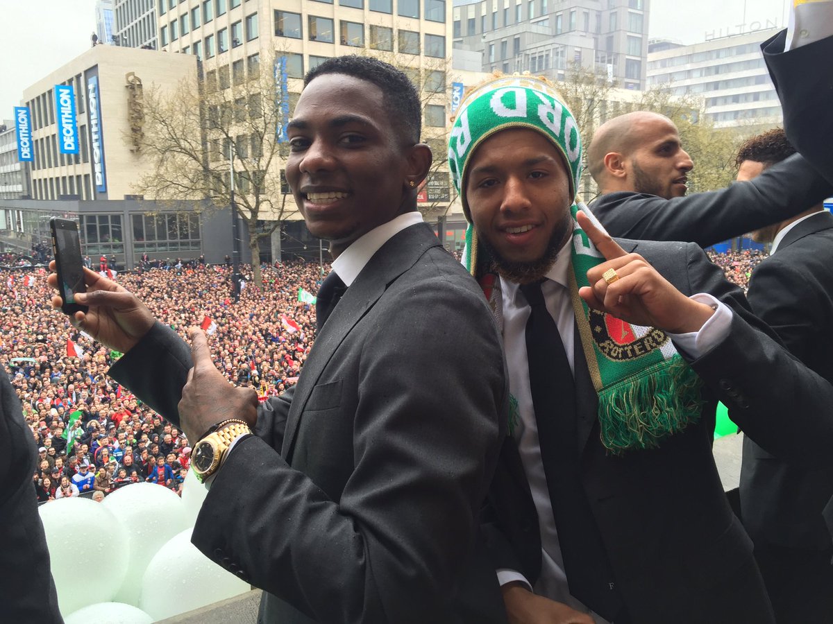 Feyenoord's tweet photo. Een feest voor spelers en supporters! 👏🏆 #Feyenoord #Cupfighters https://t.co/a8Ta48rvwh