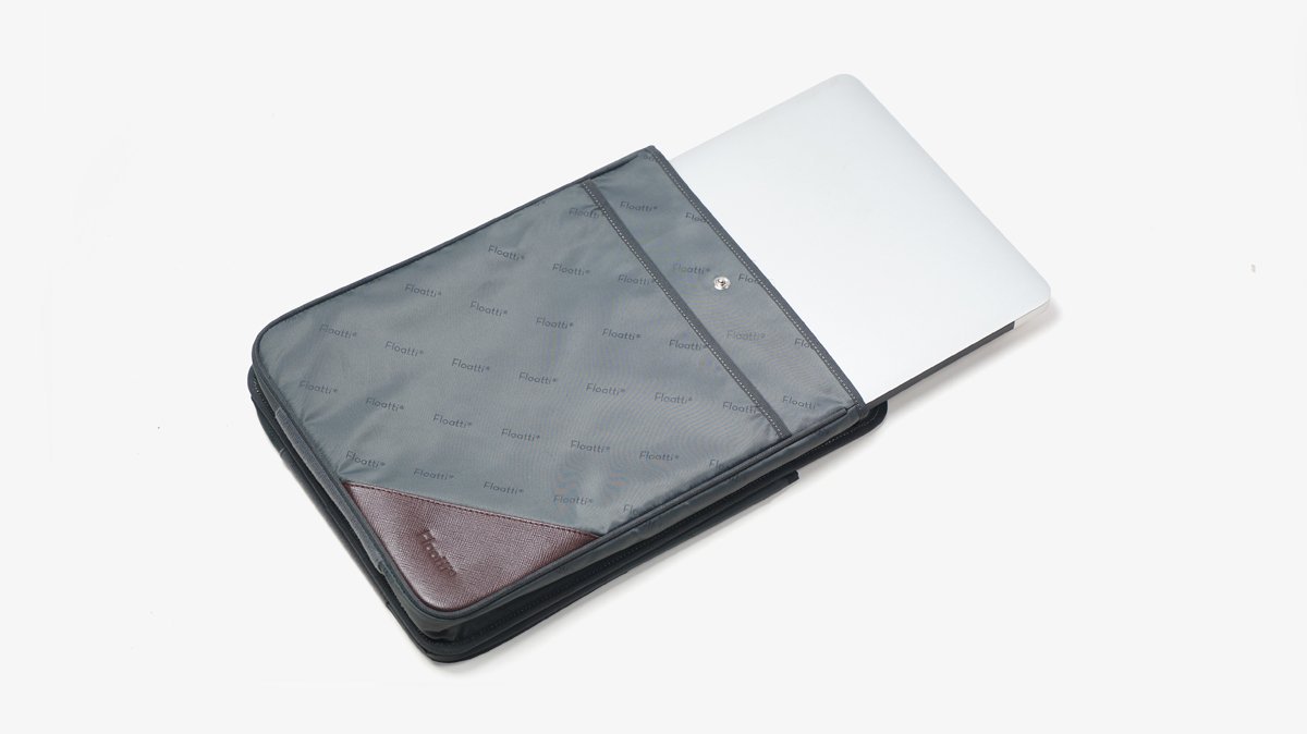 MyFloatti's tweet photo. Security check friendly, detachable electronic compartment.

#Happiertraveler https://t.co/6WqZbrhIsh