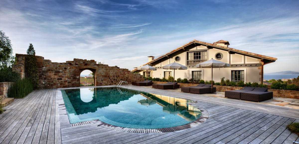 HedonistasMag's tweet photo. 🔑 Estos 11 hoteles de España te harán desear viajar hasta ellos  
https://t.co/jTWTTkTxiy https://t.co/YNwdtrri0R