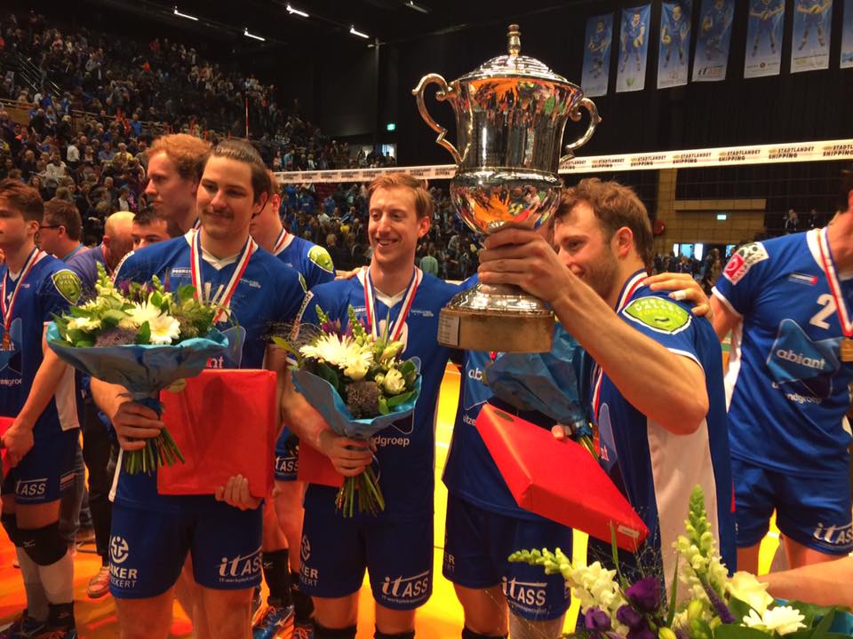 Lycurgus champions of #Netherlands 1st time ever, <a href="/vcsneek/">VC Sneek</a> defend women's title (VIDEO) bit.ly/1T8Lka9