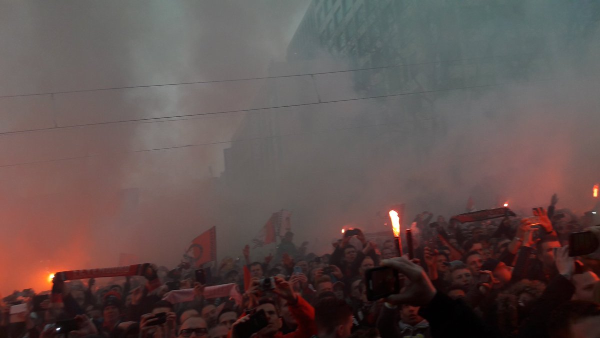 Plakplaat63's tweet photo. Speciaal voor #deSupporters die aan het werk zijn of op vakantie #Feyenoord #Coolsingel https://t.co/515MJaIoSY