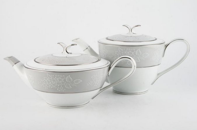 chinasearch's tweet photo. Check this lovely little 'Damask' #chinapattern collection by @NoritakeChina. https://t.co/OnNSpXWv7m #chinasearch https://t.co/vudH5NfyzW