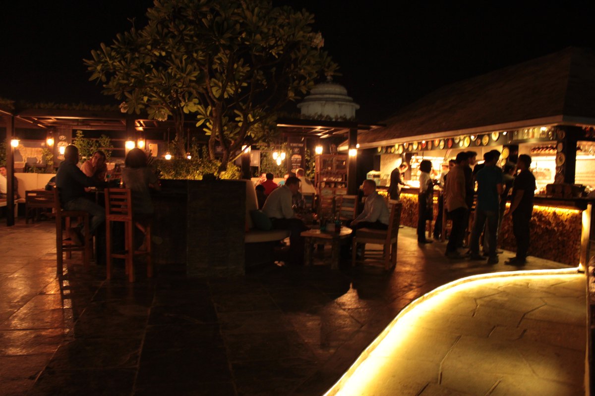 BLRMarriott's tweet photo. Sometimes you just need a break and what better place than WHTFLD’s #Bar and Grill to unwind. #WBG #PerfectGrill https://t.co/LaarE1ngMz