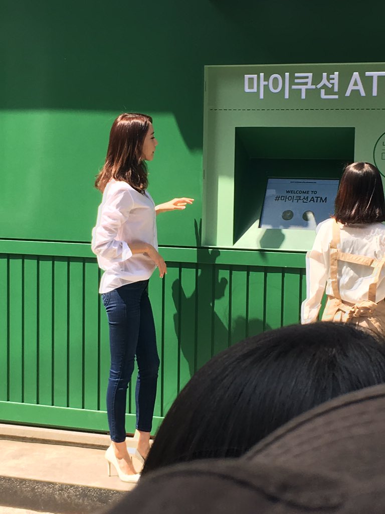 [PIC][25-04-2016]YoonA ghé thăm cửa hàng của "Innisfree 'My Cushion ATM'" vào trưa nay Cg4l2DzUoAADMrg