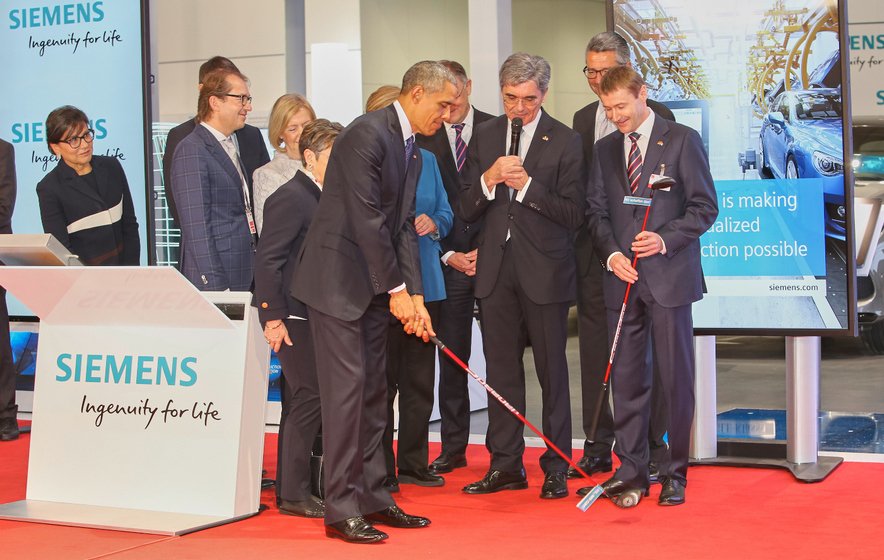 Press #pictures of #Obama's and #AngelaMerkel's visit at <a href="/Siemens/">Siemens</a> #HM16 now available at sie.ag/1PB4Ytv /sh