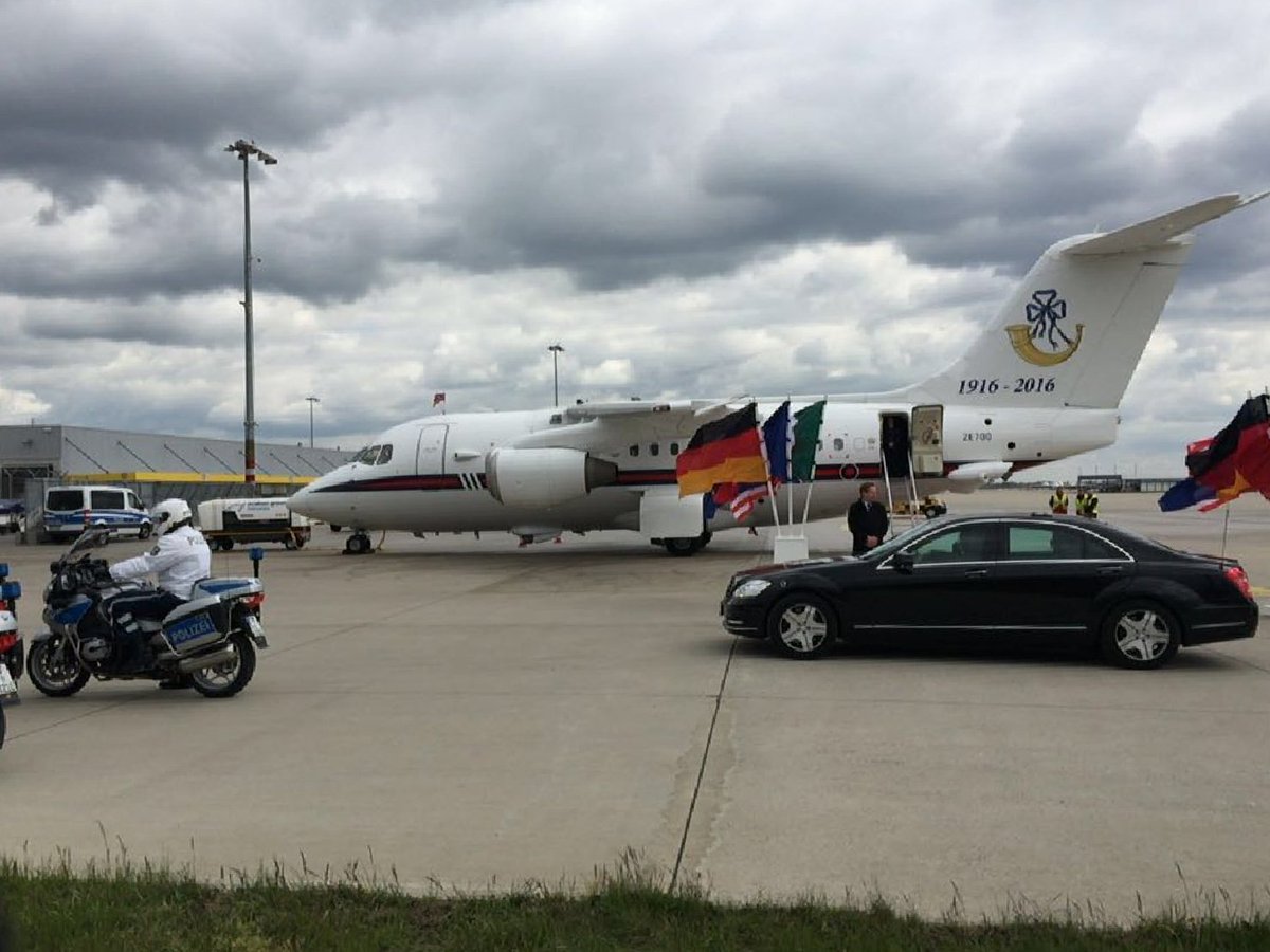 Zum Spitzentreffen ist soeben auch der britische #Premierminister David #Cameron am #HannoverAirport gelandet.