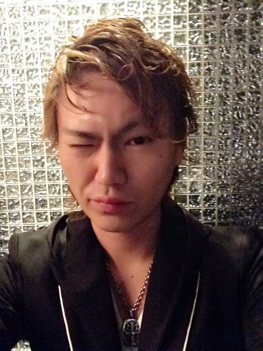 RED_KAGE9's tweet photo. ウインク極めてきたよー(´･_･`) #新宿 #歌舞伎町 #ホスト #topdandy https://t.co/u9r4Hmw0bH