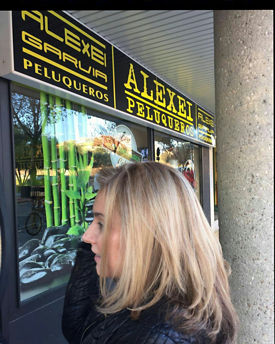 AlexeiGarvia's tweet photo. Quieres un rubio bonito? Con #elumen de #goldwell es posible!!! #Toledo #alexeipeluqueros https://t.co/3sn450z1WV