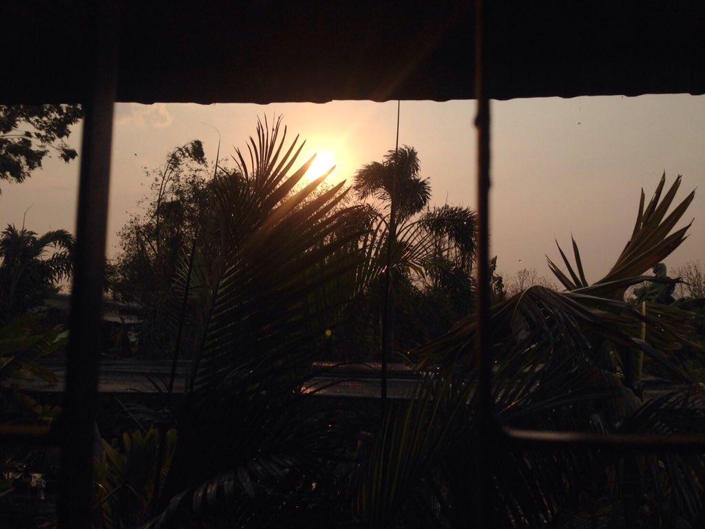 jdpnnnnn's tweet image. พายุเข้า . ฝนคกหนักมาก.🌩🌩🌩
แถมแผ่นดืนไหวมาให้กูด้วย 🌪🌪
เถินพีคคสุดละค่ะ #thoen 
ไฟยีงมาดับอีก ☺️🙏🙏🙏