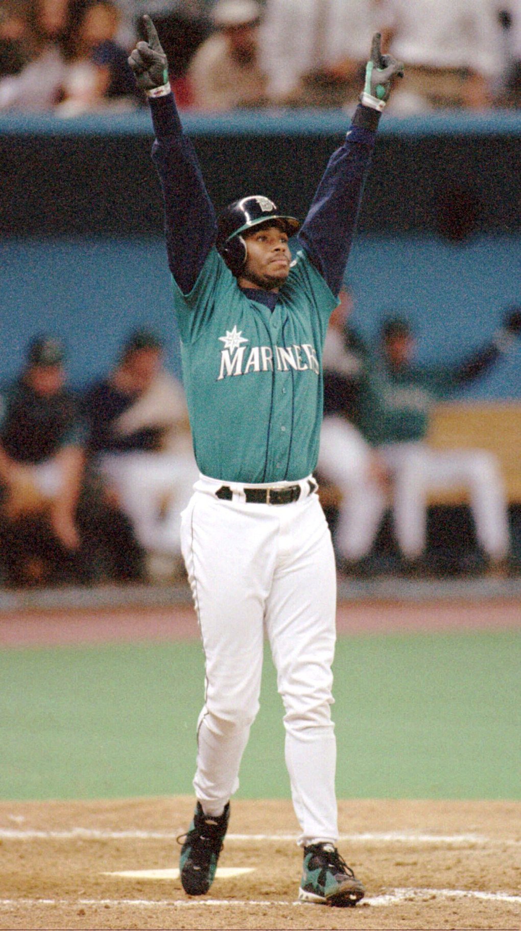 Paul Lukas on X: Mariners also adopted teal in the '90s. (Yes, I know,  it's technically Northwest Green, but come on — it's teal.)   / X