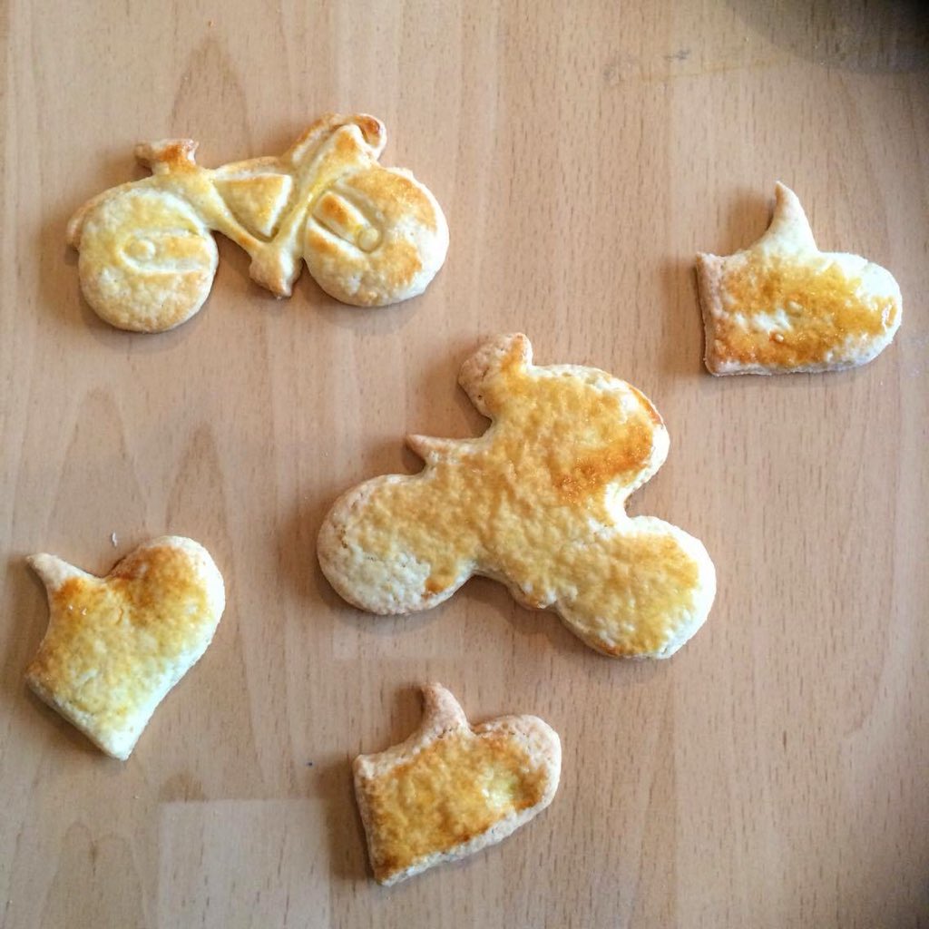 LetsRideForHope's tweet photo. Probebacken für unseren Keksverkauf.🚵🚵🚵 https://t.co/e7LbqWj4He