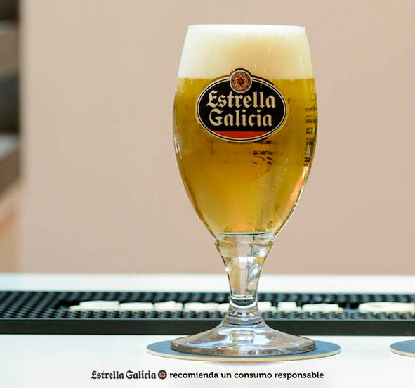 estrellagalicia's tweet photo. A estas horas y con una Estrella Galicia en la mano ya no parece que sea lunes. https://t.co/IwovpqZTXk