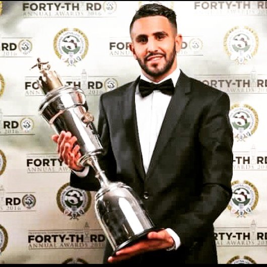 SSomia16's tweet photo. أول لاعب عربي يحقق جائزة أفضل لاعب في البريميرليغ👍🏻🇩🇿.. #رياض_محرز مبروك 😝 https://t.co/LVdeJGppcB