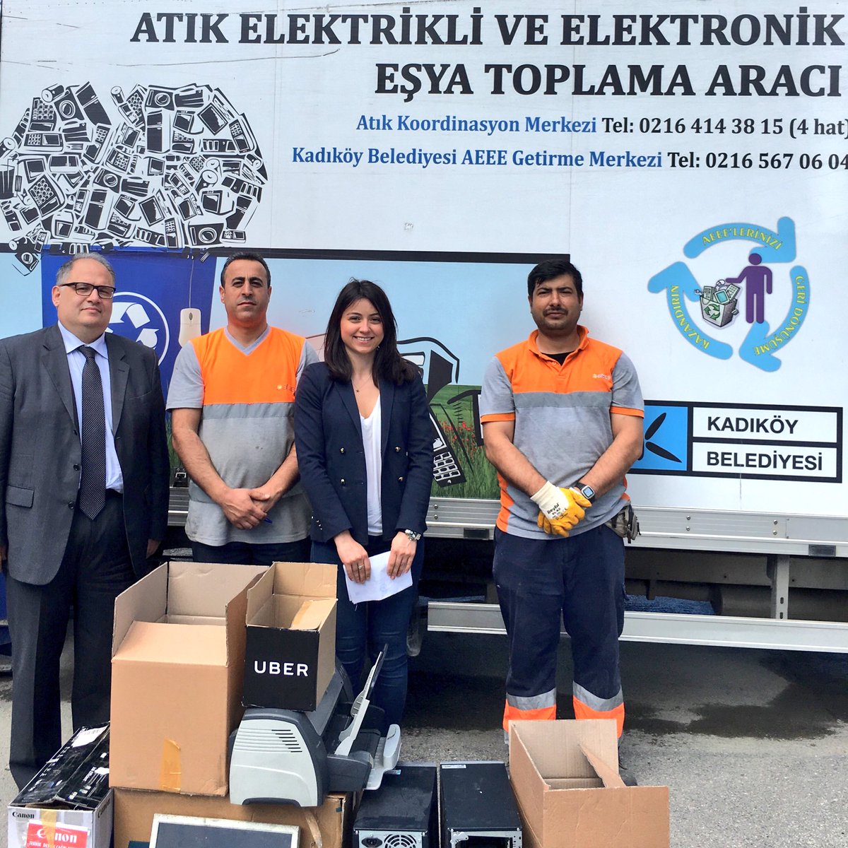 Uber_Turkiye's tweet photo. Teşekkürler İstanbul! #UberRECYCLE ile bağışlanan 324kg e-atığı @FatihBelediye ve @KadikoyBelediye'ye ulaştırdık♻️ https://t.co/qcEpR7psuA