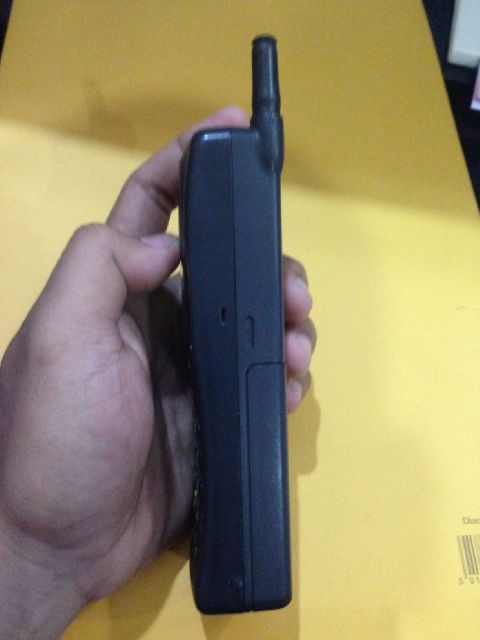 Siemens s4 thn 90an. Tinggal 1 unit, kondisi 98% normal, batre agak drop, no charger, Maklum barang jadul. Minat DM