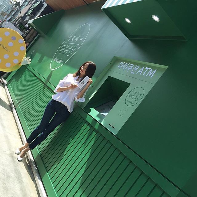 [PIC][25-04-2016]YoonA ghé thăm cửa hàng của "Innisfree 'My Cushion ATM'" vào trưa nay Cg5E0ReWwAA4OSV