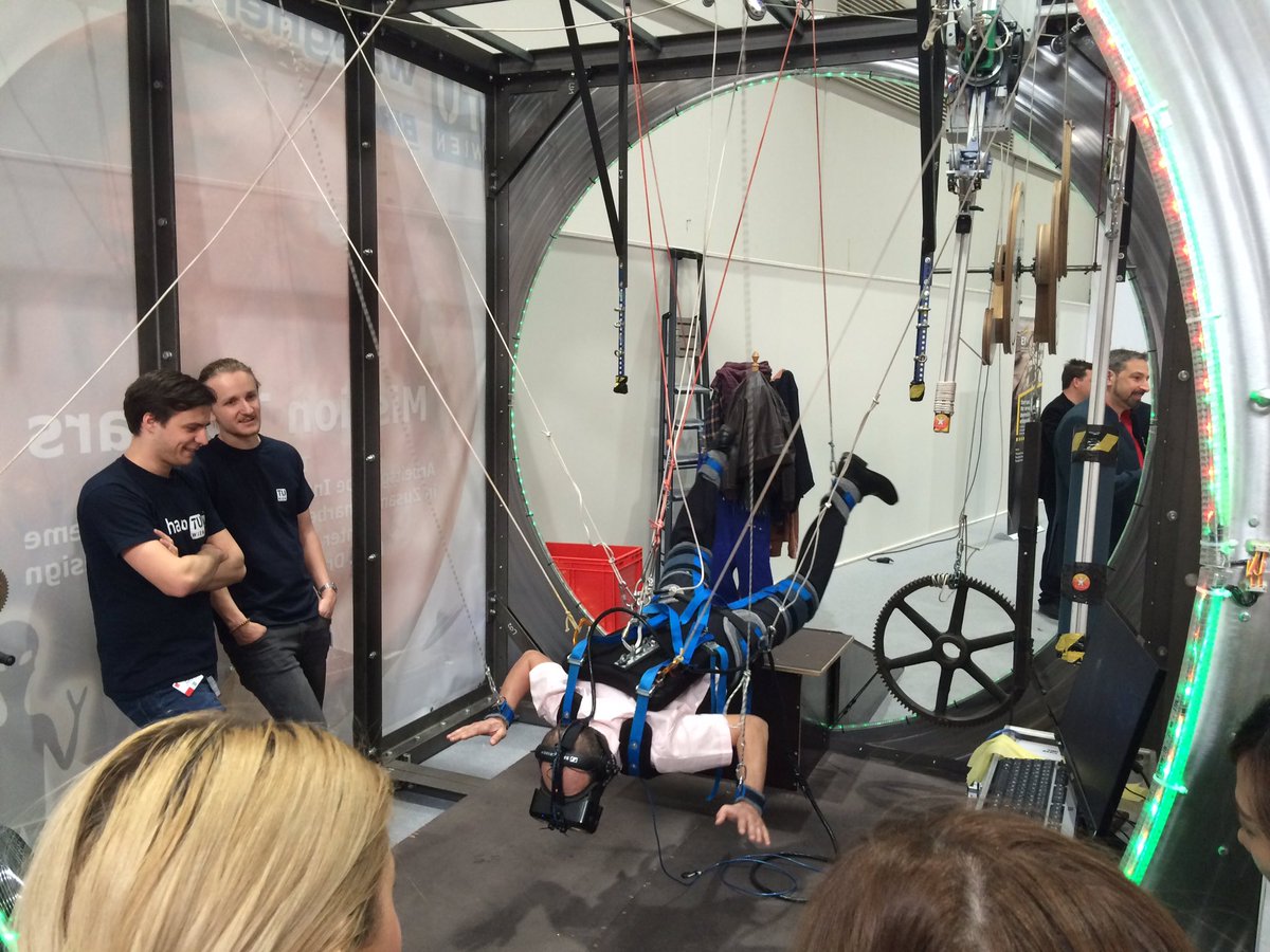 VR Skydiven en andere gave innovaties zijn vertegenwoordigd! #HMchallenge <a href="/utwente/">University of Twente (inactive)</a> <a href="/twente/">Twente</a> <a href="/SaxionTechniek/">SaxionTechniek</a>