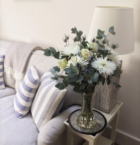 WingfieldDigby's tweet photo. The perfect flowers to complement our duck feather placemat. #whiteroses #interiortrends #wingfielddigby https://t.co/hnFXalSuks