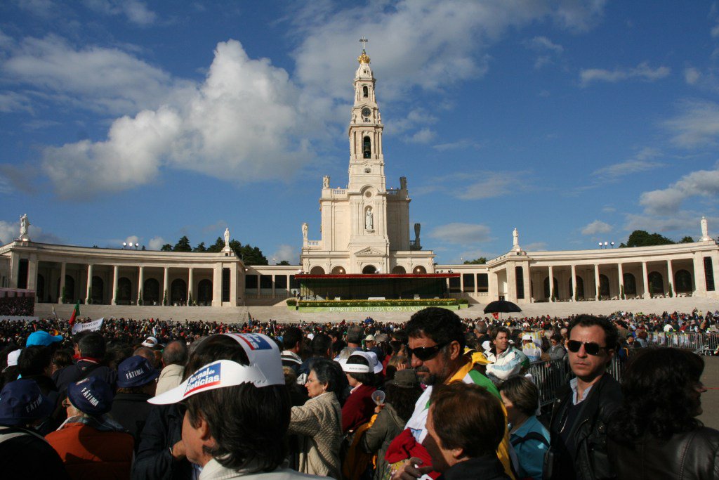 CallToFatima's tweet image. The 100th Anniversary of Fatima and the Jubilee Year of Mercy thecalltofatima.wordpress.com/2016/04/25/the…