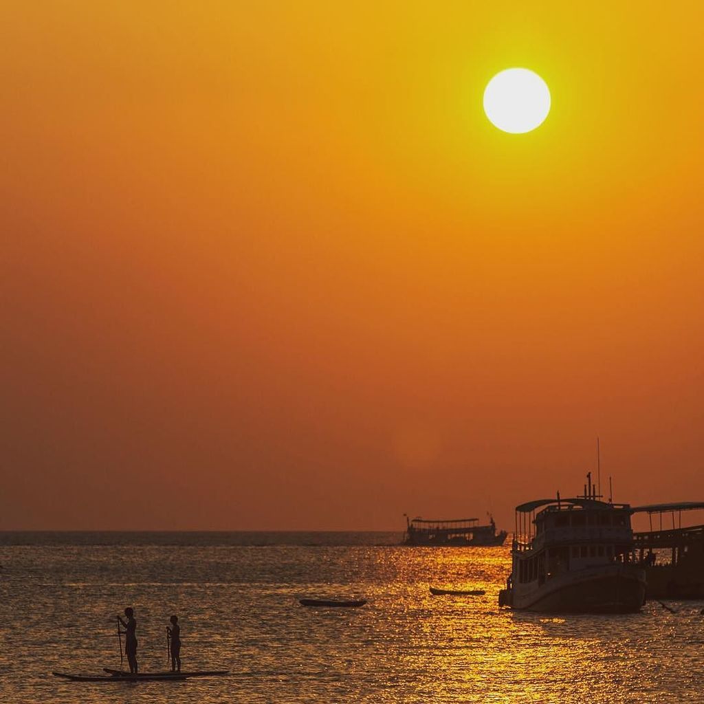 VFpictures's tweet photo. I will miss the hazy sunsets Of Southeast Asia! https://t.co/jjVyfVFS6Q https://t.co/QE8QrfUkBg