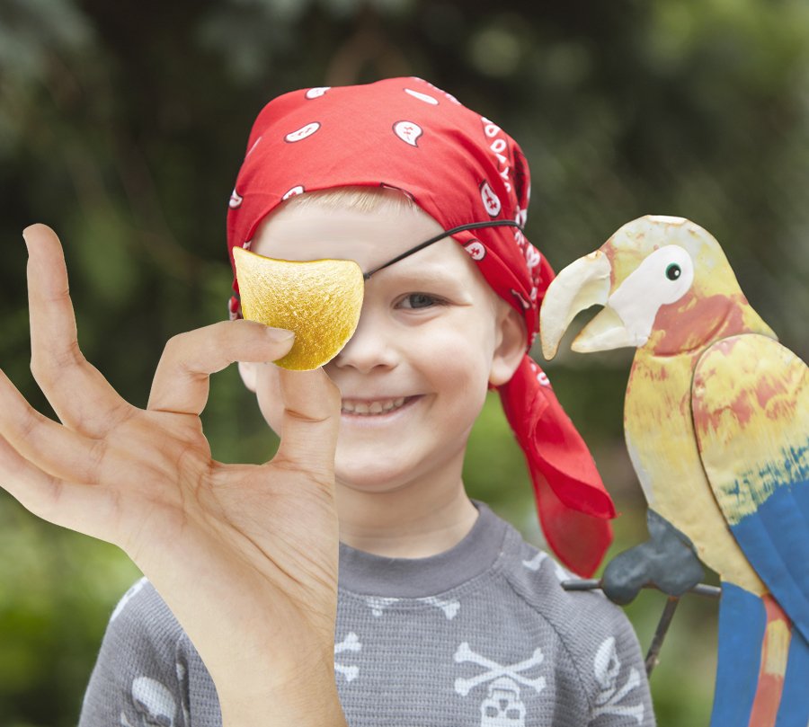 Pringles's tweet photo. People will remember you If you wear an eye patch. People will never forget if you wear a Pringles eye patch. https://t.co/oGxAGrmyEV