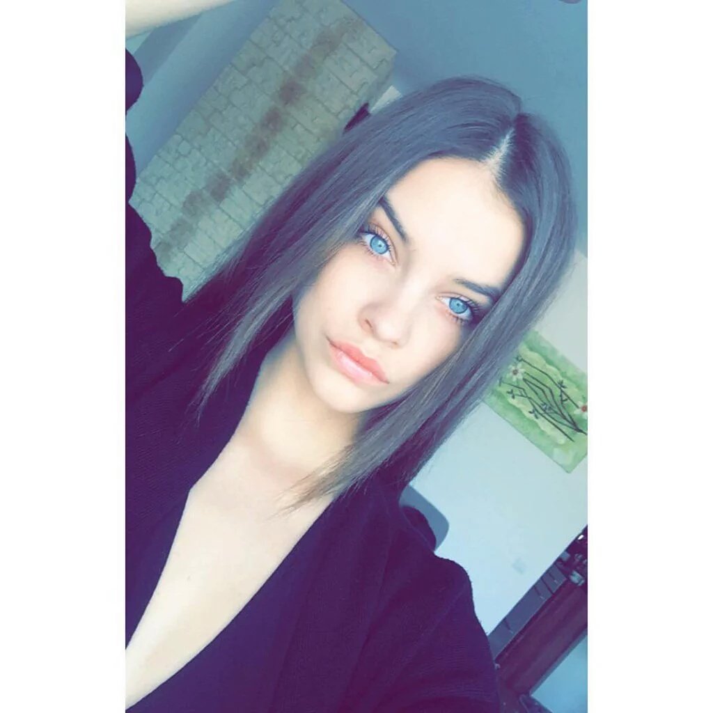 Alisha Rongers, 21, Antik Yunanca, Demeter'in kızı.