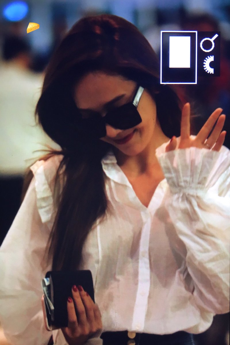 [PIC][25-04-2016]Jessica trở về Hàn Quốc vào tối nay Cg5K_hzU8AAK_vc