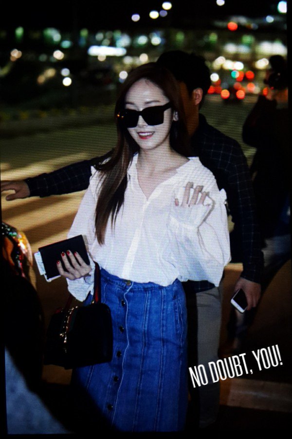 [PIC][25-04-2016]Jessica trở về Hàn Quốc vào tối nay Cg5LKU4UcAED-wa