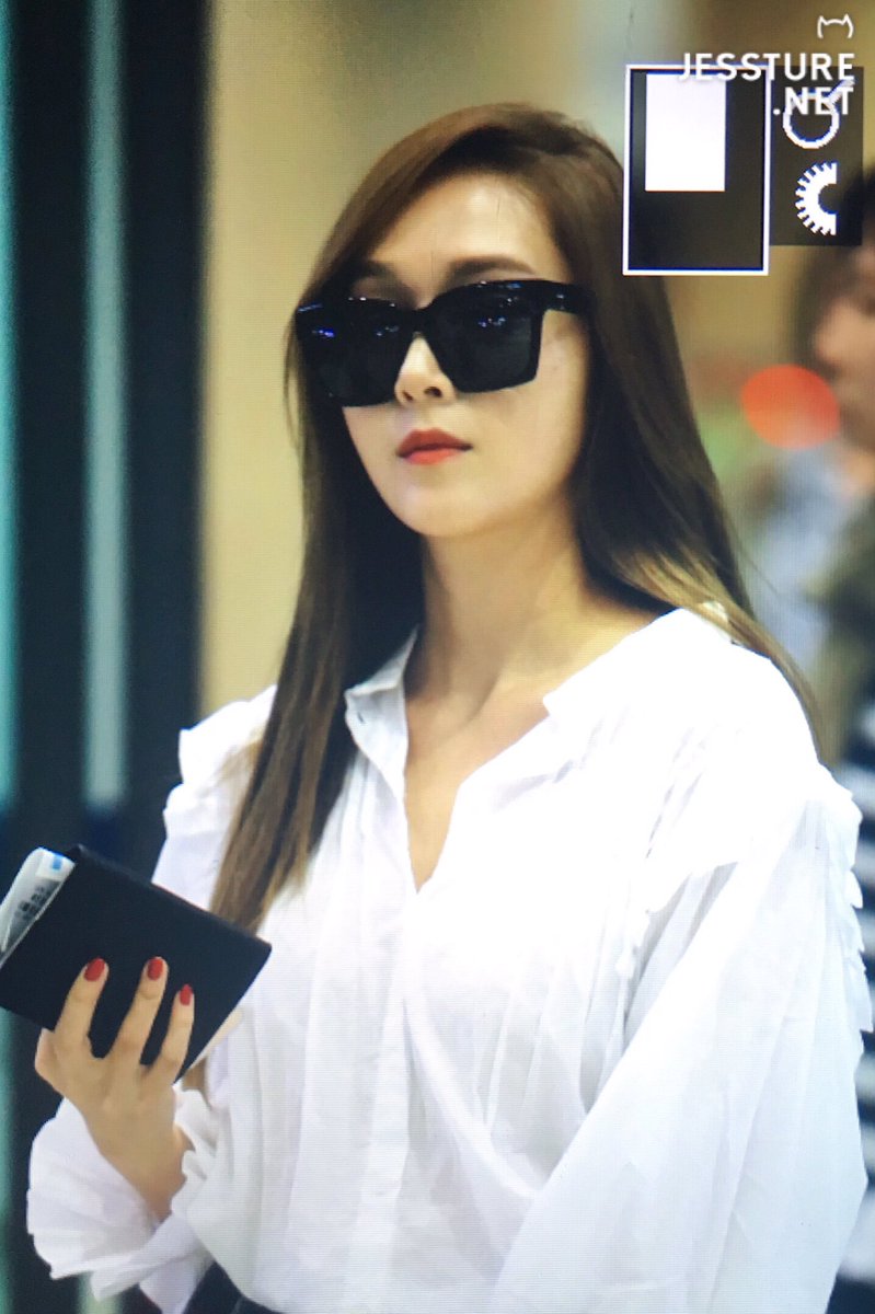 [PIC][25-04-2016]Jessica trở về Hàn Quốc vào tối nay Cg5LTkrUoAAar3d