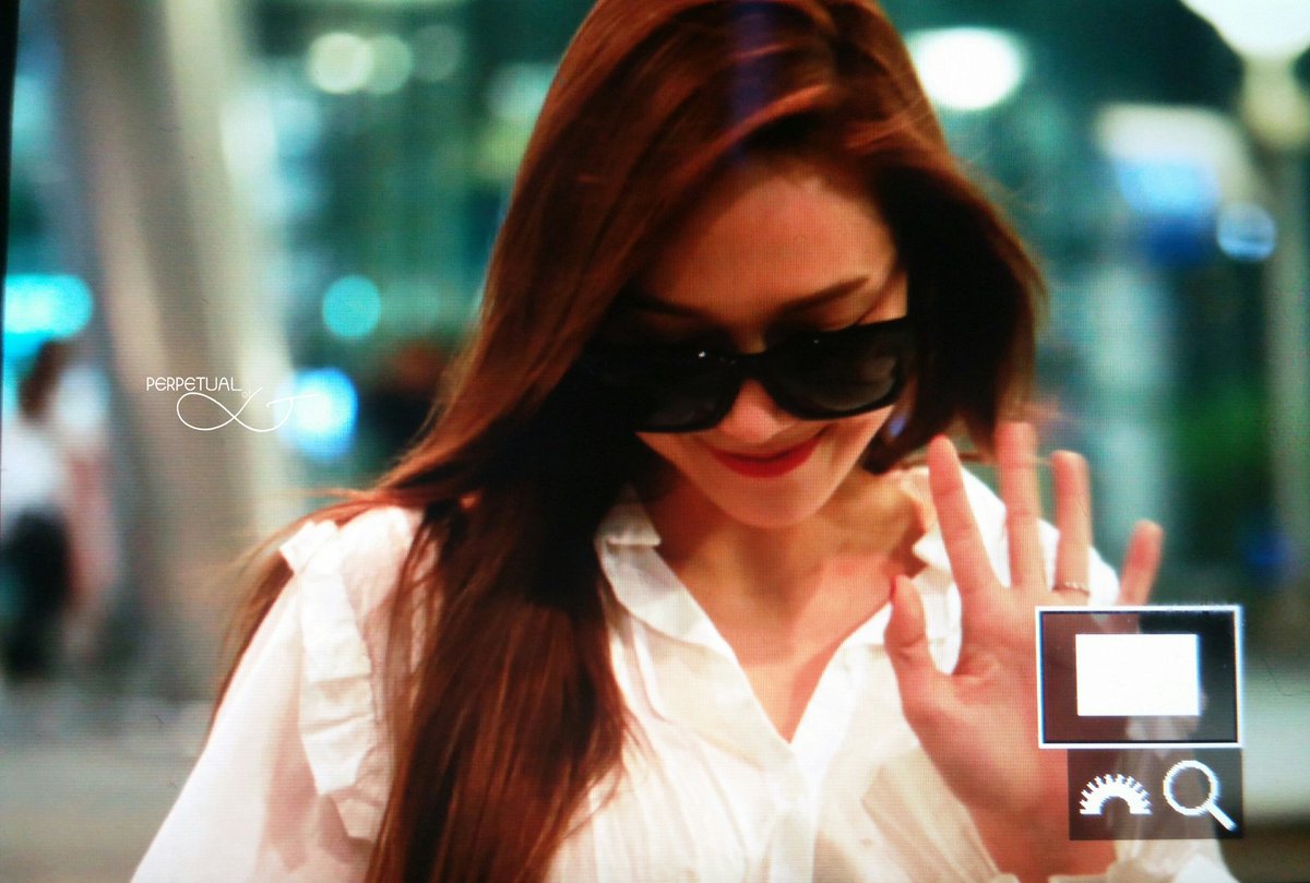 [PIC][25-04-2016]Jessica trở về Hàn Quốc vào tối nay Cg5LeJtVEAA8s3s