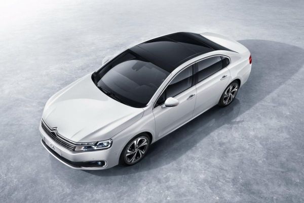 AutoWeek's tweet photo. Citroën heeft in China een hagelnieuwe C6 gepresenteerd! Helaas. Wij krijgen hem niet. https://t.co/7KbpPhYrxQ https://t.co/ErhZO6Q94a