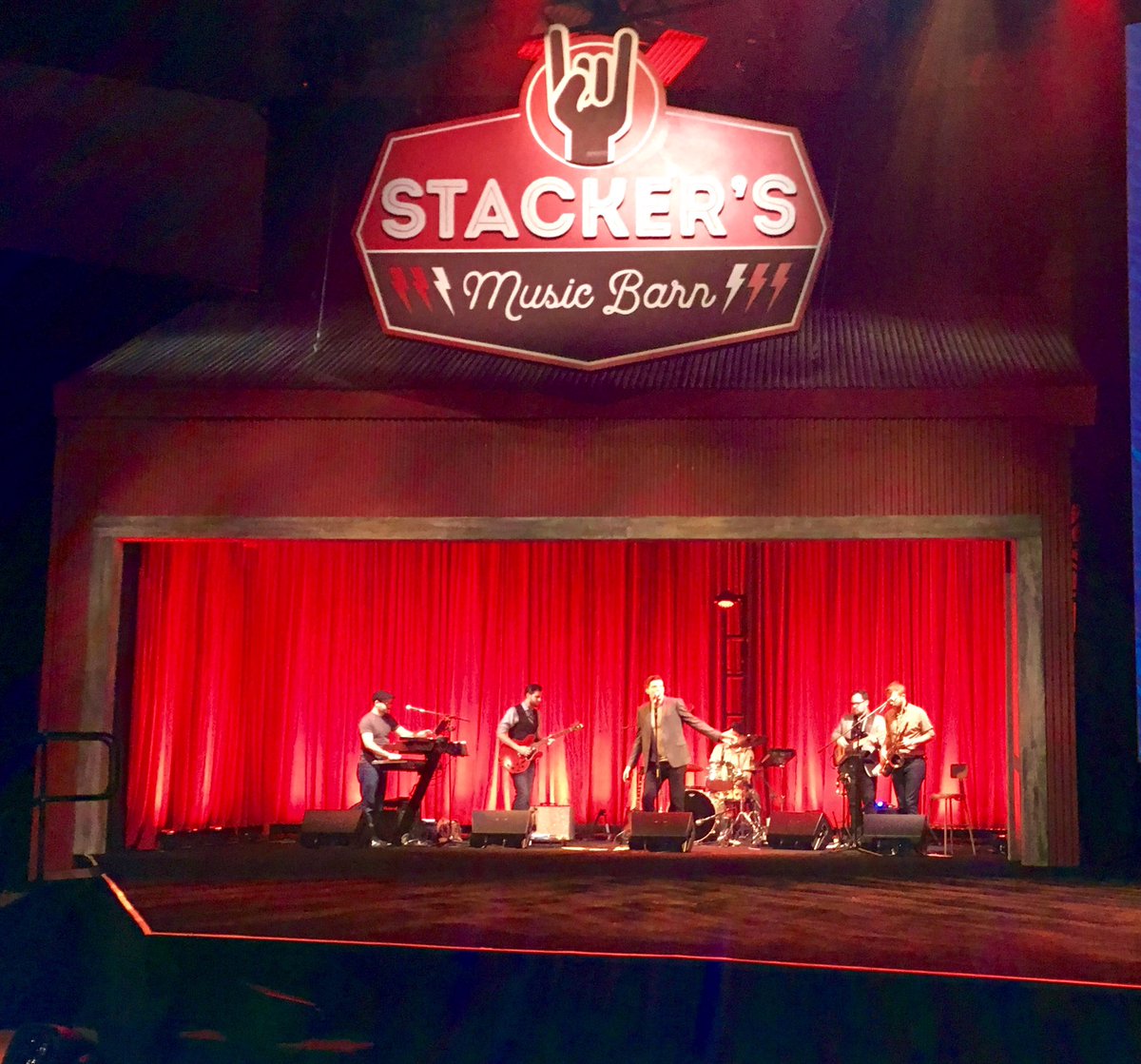 nithyaruff's tweet image. Fun to have @Soultrackmind playing live to kick off #openstacklive Austin style.