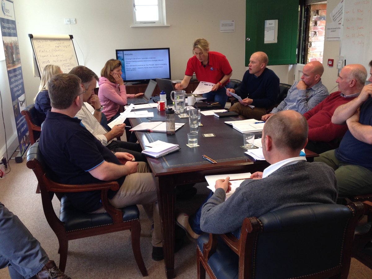 Waves_Training's tweet image. Quarterly meeting&amp;amp;new product sheet overview by Waves' MD Lou Whiting. #transformingperformance
