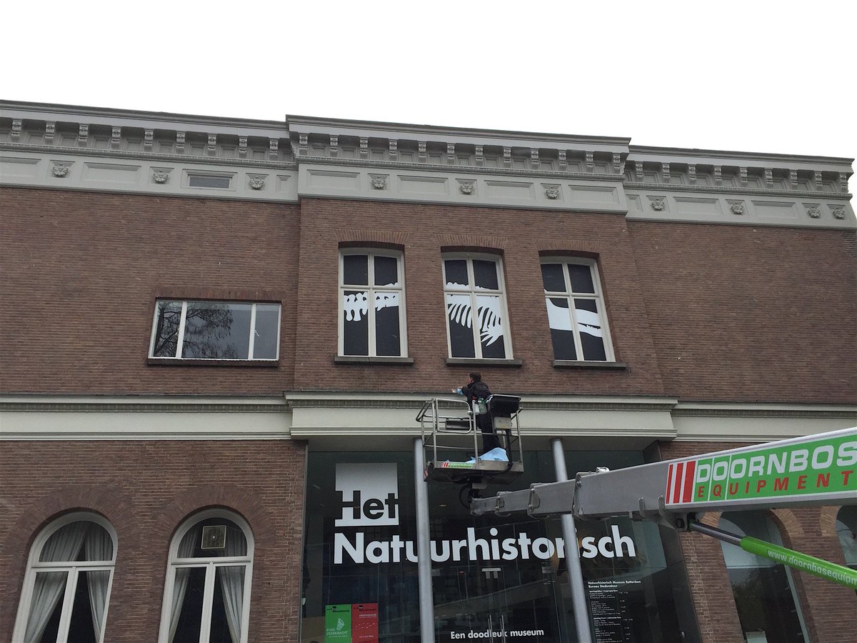Tussen de buien door aan het werk bij <a href="/HetNatuurhist/">Het Natuurhistorisch</a>