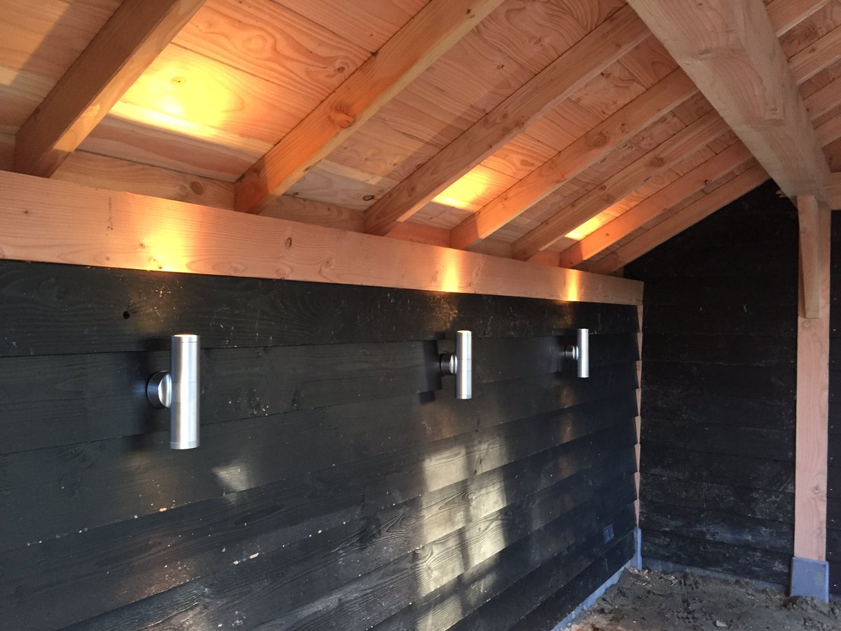 Mooie up down verlichting geplaatst. Interesse? fenctotaaltechniek.nl