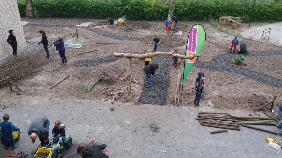 InHetGroeneWoud's tweet photo. Leerlingen realiseren schooltuin bij brede school de #Sprankel @gemhaaren #inhetgroenewoud https://t.co/nJTVOuxuHK https://t.co/WqM22SzbVM