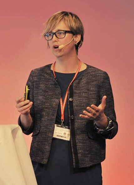 Cellolycka's tweet photo. Glasklar asylpolitikkritik av @lisa_pelling. Riv det inhumana förslaget om inskränkt asylrätt! #abf16 #välkommenhit https://t.co/Y5Vs1FpT9D