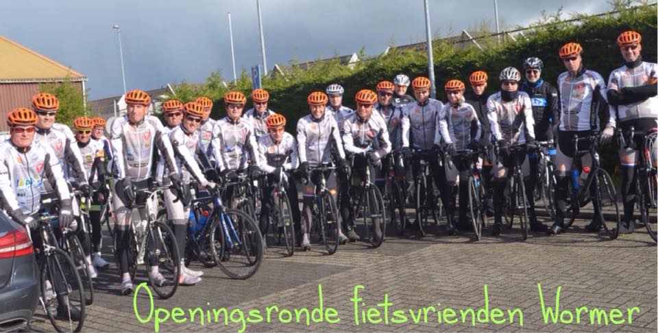 HomerideWormer's tweet photo. Openingsronde Fietsvrienden Wormer voor @HomeRide ondanks winterse ontberingen langs IJsselmeer groot succes. https://t.co/qPLLPt1Pfs