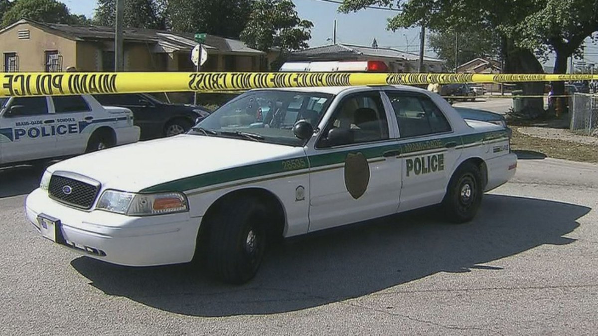 Miami-Dade Police cruiser stolen from in front of home this morning bit.ly/1rcENF8?utm_me… https://t.co/6U8CxZ0mA3